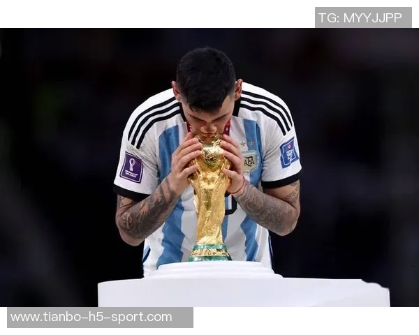 热刺官方宣布罗梅罗因两黄变红禁赛一场西蒙斯直接红牌遭禁赛三场